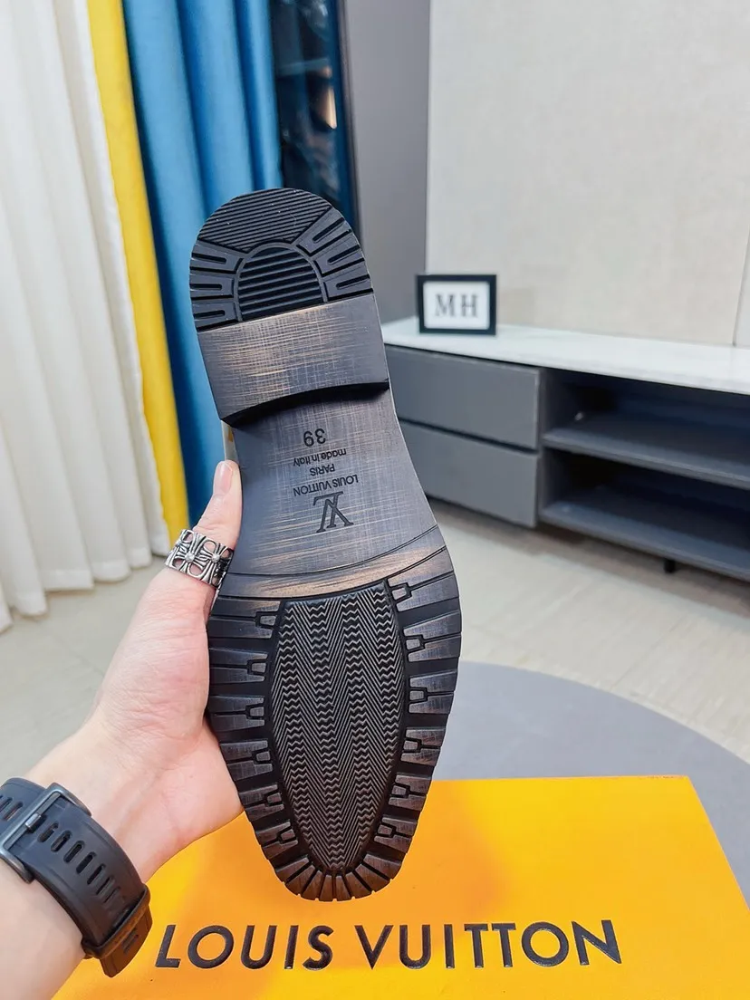 Men's Men's Shoes 💰480🌹🌹《Lv》The latest and most popular casual business leather shoes, top brands [Seduce] Luxury ~ Purchasing, [Strong] The uppers are made of imported patent leather with printed original material ➕ Genuine leather lining (•) fine workmanship. The original stylish and stylish soft rubber wear-resistant and non-slip outsole is light and comfortable on the feet. The real thing looks better in real life. 38-44, 45 can be customized.